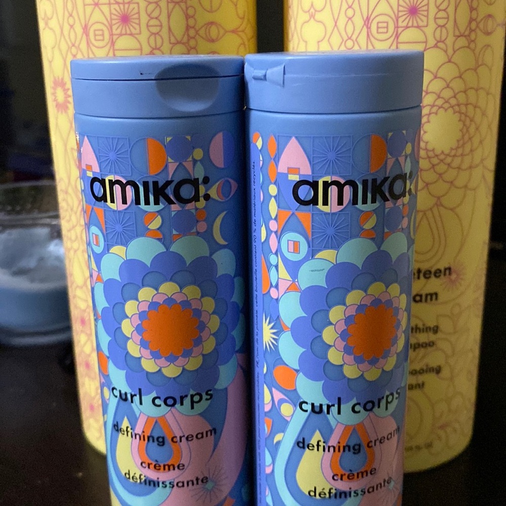 Amika curl corps